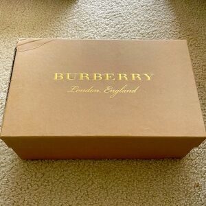 Burberry shoe box (sneakers)